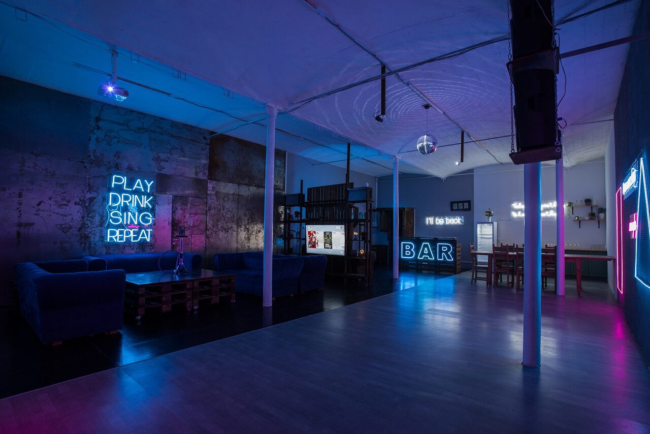 Арендовать Неоновый зал на Набережной Яузы