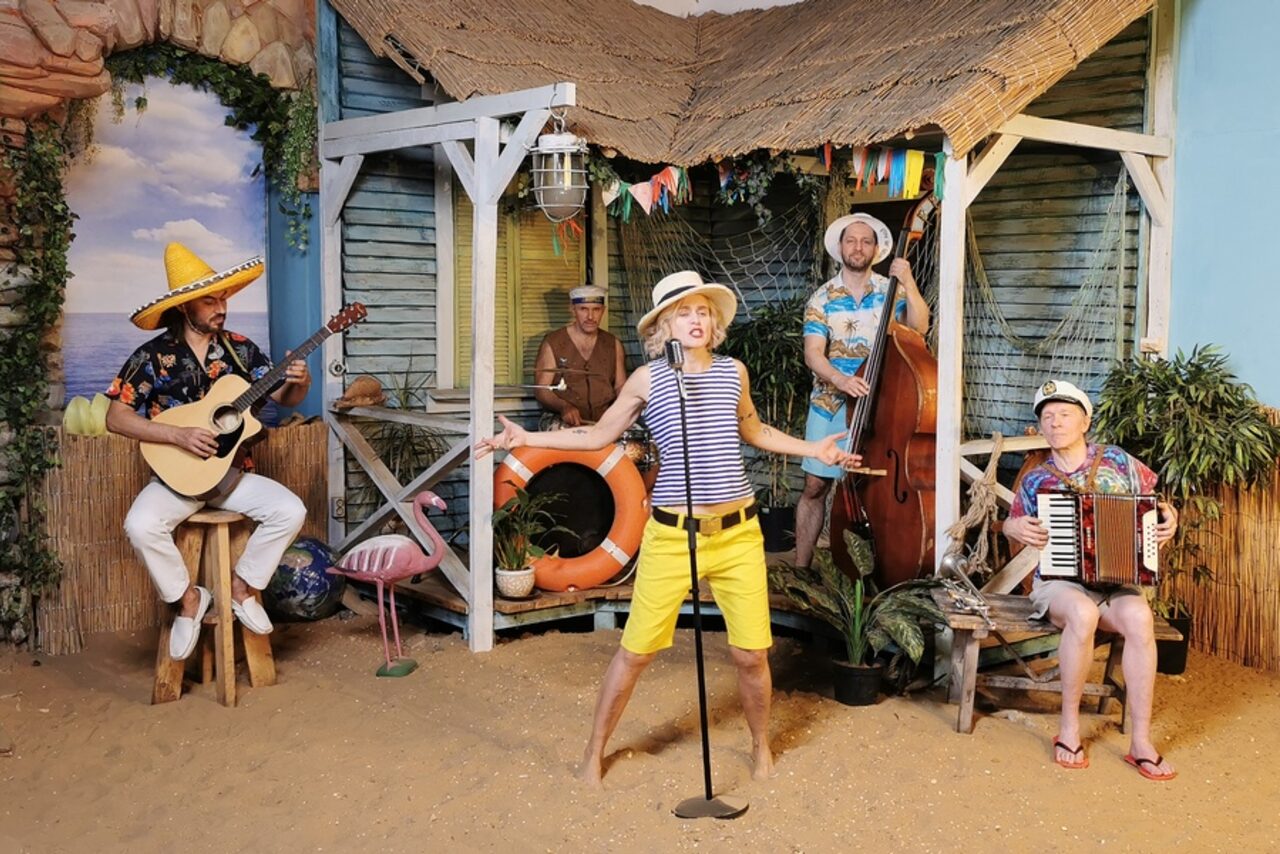 Арендовать Graf-Studio. Студия с морским песком и водопадом