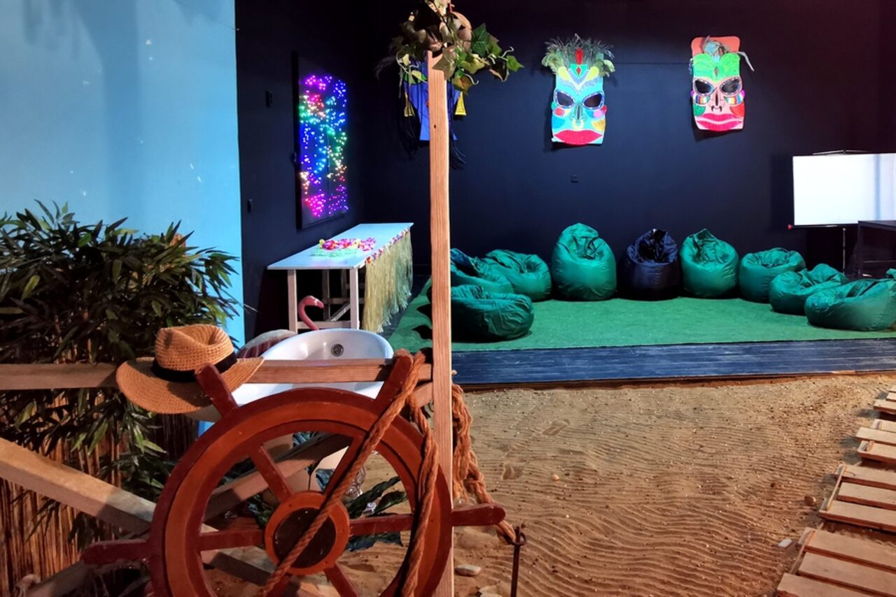 Арендовать Graf-Studio. Студия с морским песком и водопадом