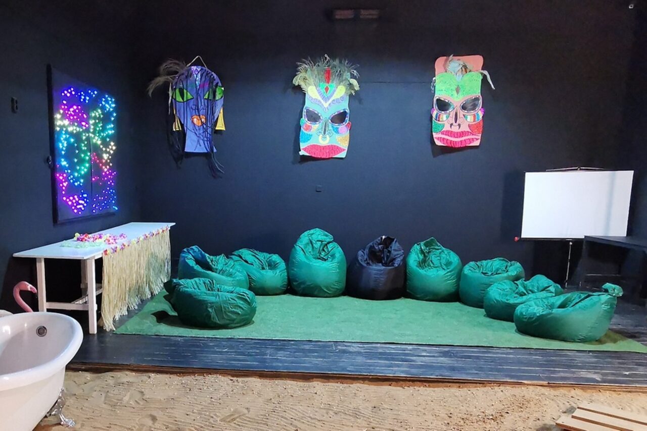 Арендовать Graf-Studio. Студия с морским песком и водопадом