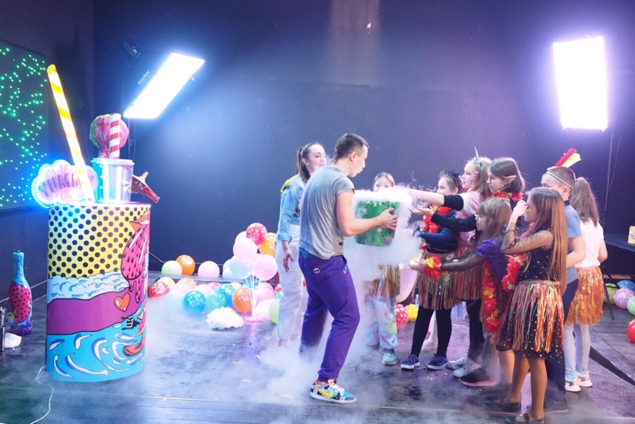 Арендовать Graf-Studio. Студия с морским песком и водопадом