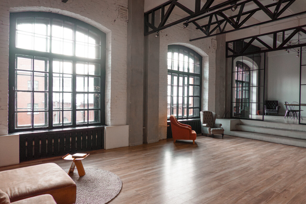 Арендовать Modern room in a loft style