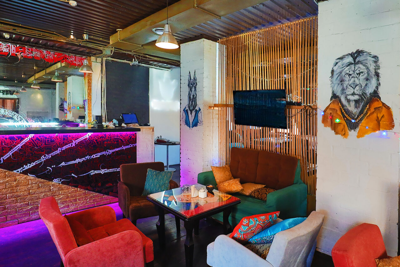 Арендовать Лофт в белом кирпиче с вип-комнатой