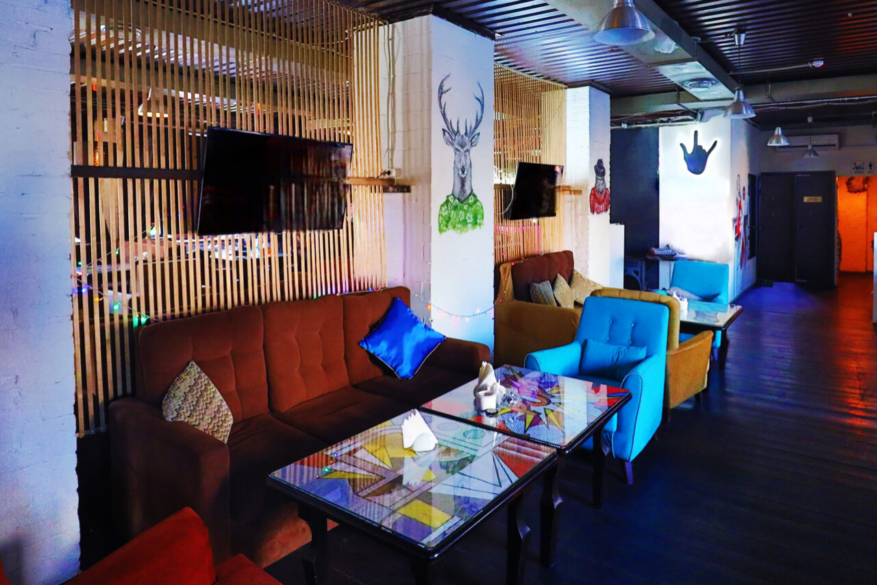 Арендовать Лофт в белом кирпиче с вип-комнатой