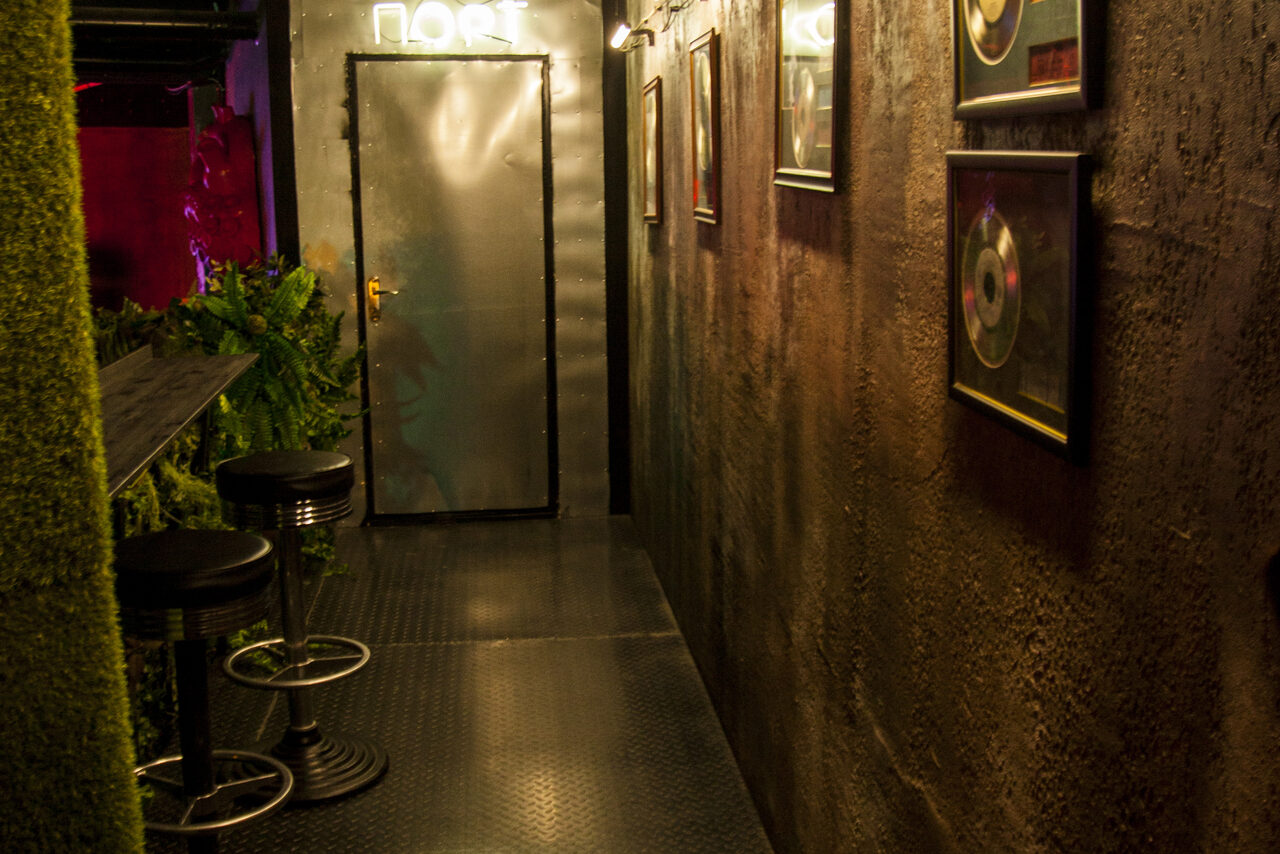 Арендовать Двухэтажный лофт со студией звукозаписи