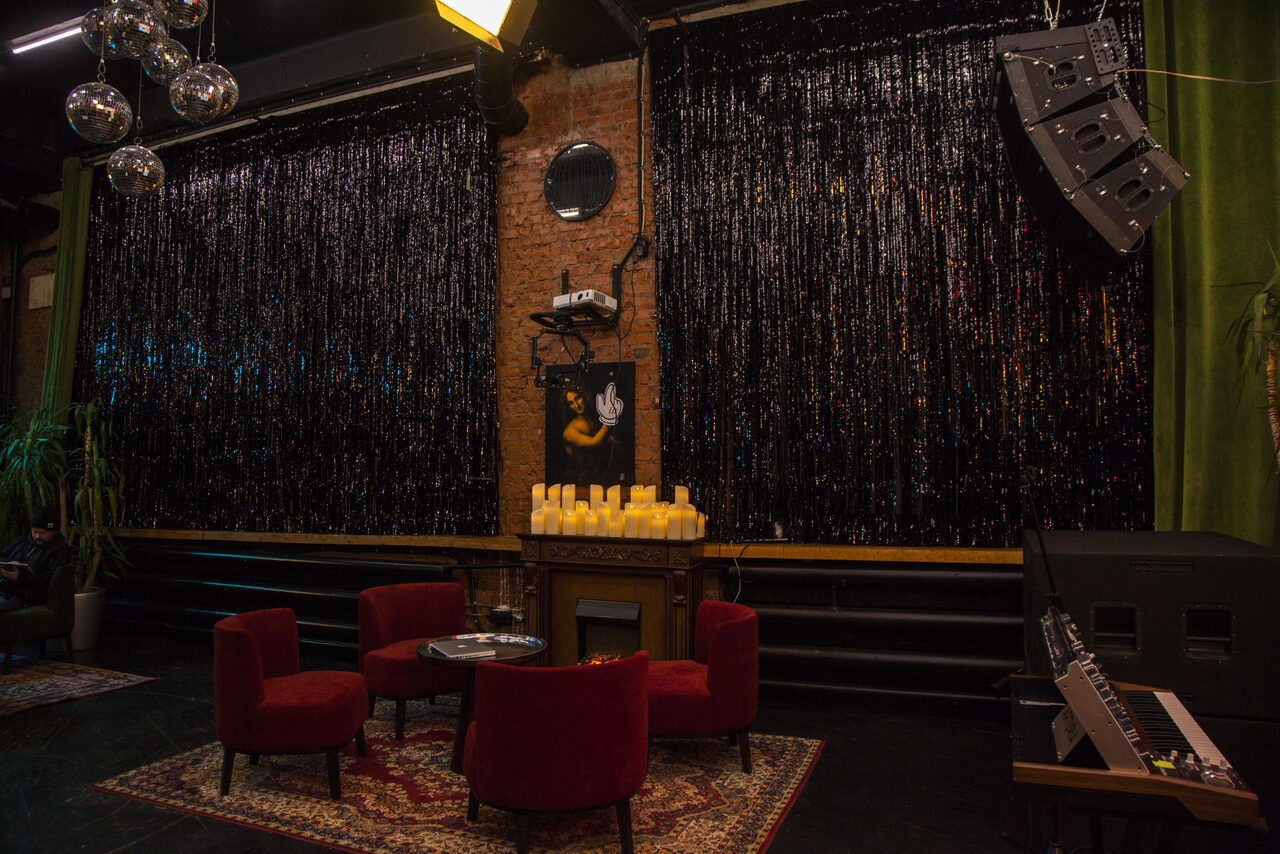 Арендовать Двухэтажный лофт со студией звукозаписи