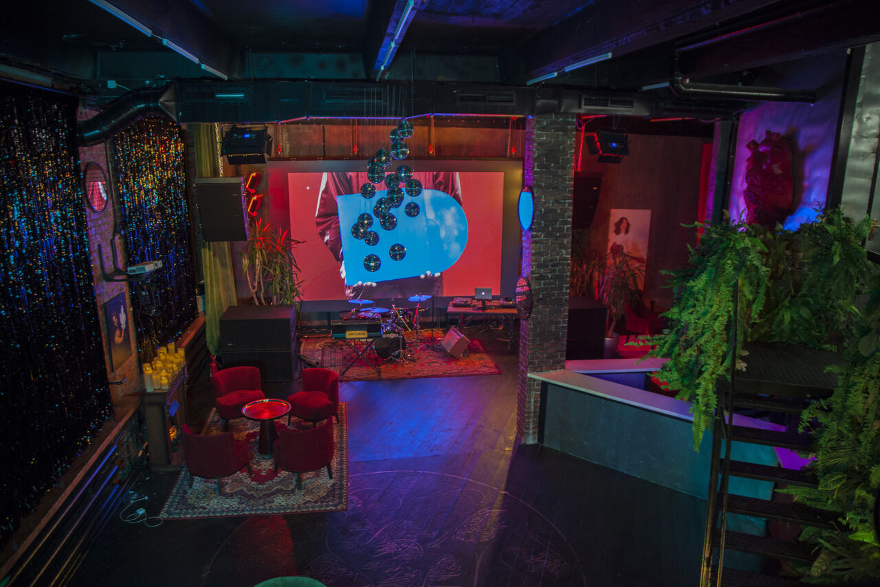 Арендовать Двухэтажный лофт со студией звукозаписи