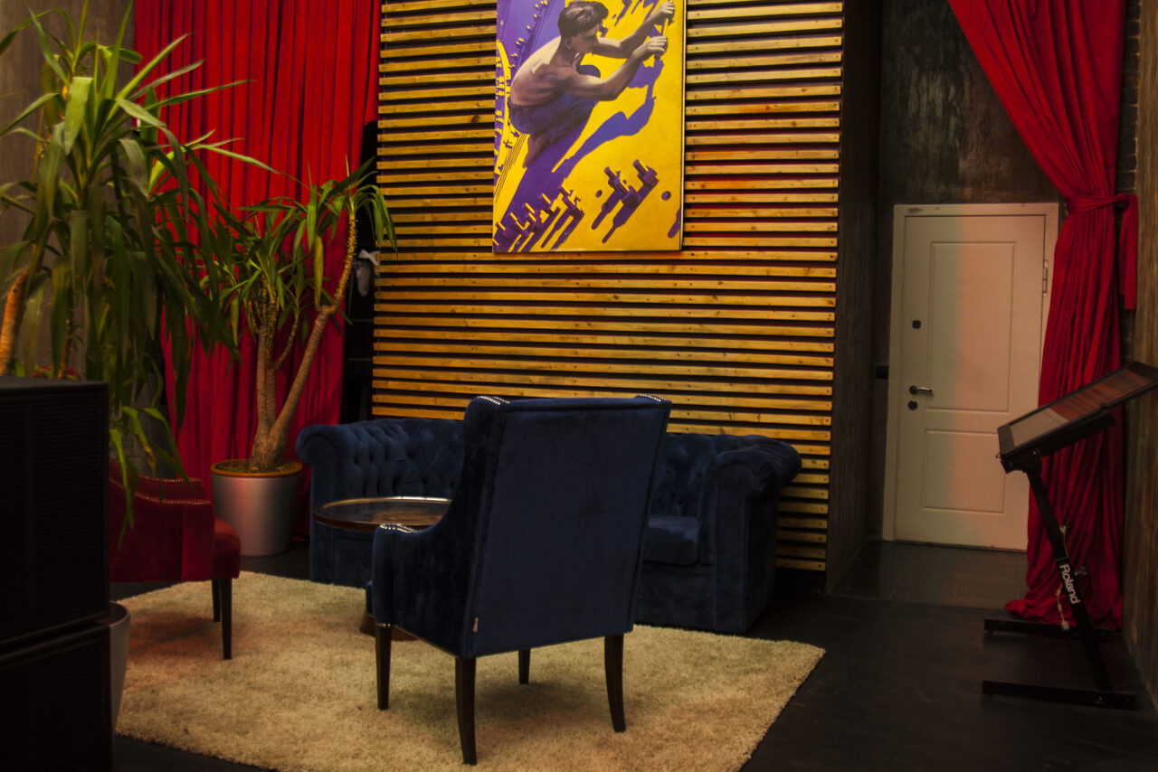 Арендовать Двухэтажный лофт со студией звукозаписи