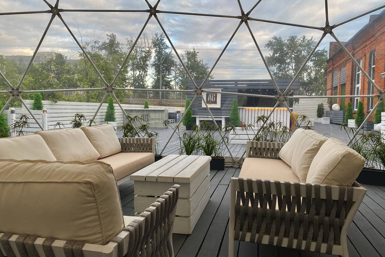 Арендовать Roof with a hipped roof