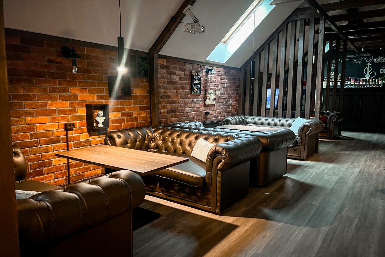 Арендовать Cosa Nostra. Лофт с караоке и приставками