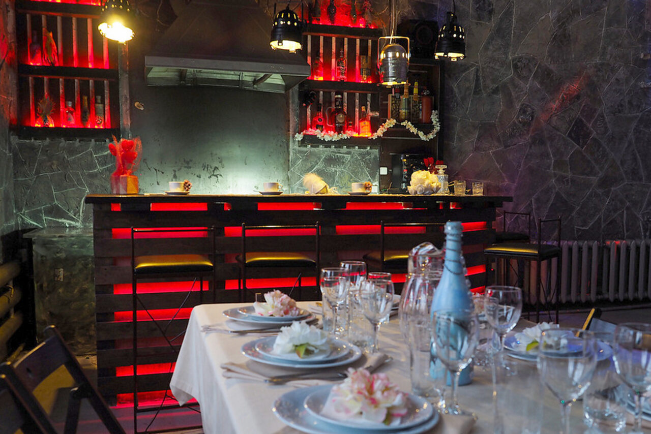 Арендовать Graf-Studio. Двухуровневый лофт с барной стойкой