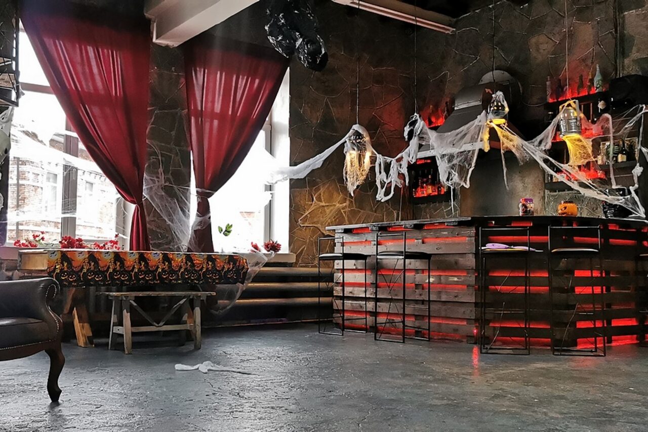 Арендовать Graf-Studio. Двухуровневый лофт с барной стойкой