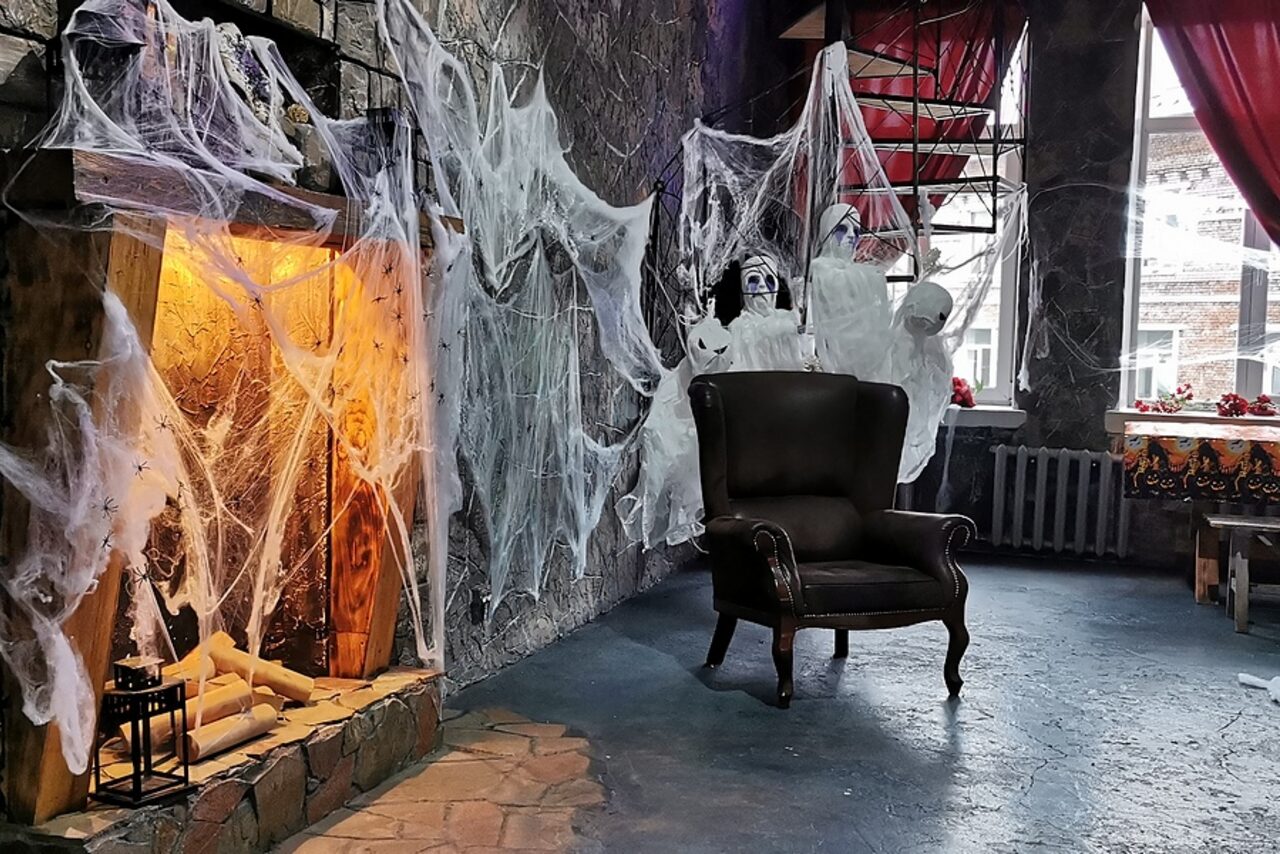 Арендовать Graf-Studio. Двухуровневый лофт с барной стойкой