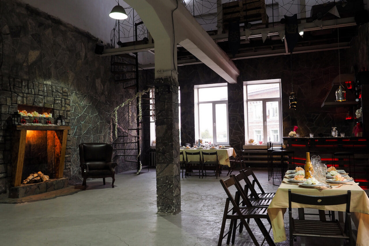 Арендовать Graf-Studio. Двухуровневый лофт с барной стойкой