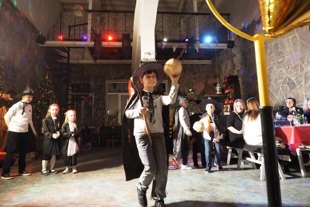 Арендовать Graf-Studio. Двухуровневый лофт с барной стойкой