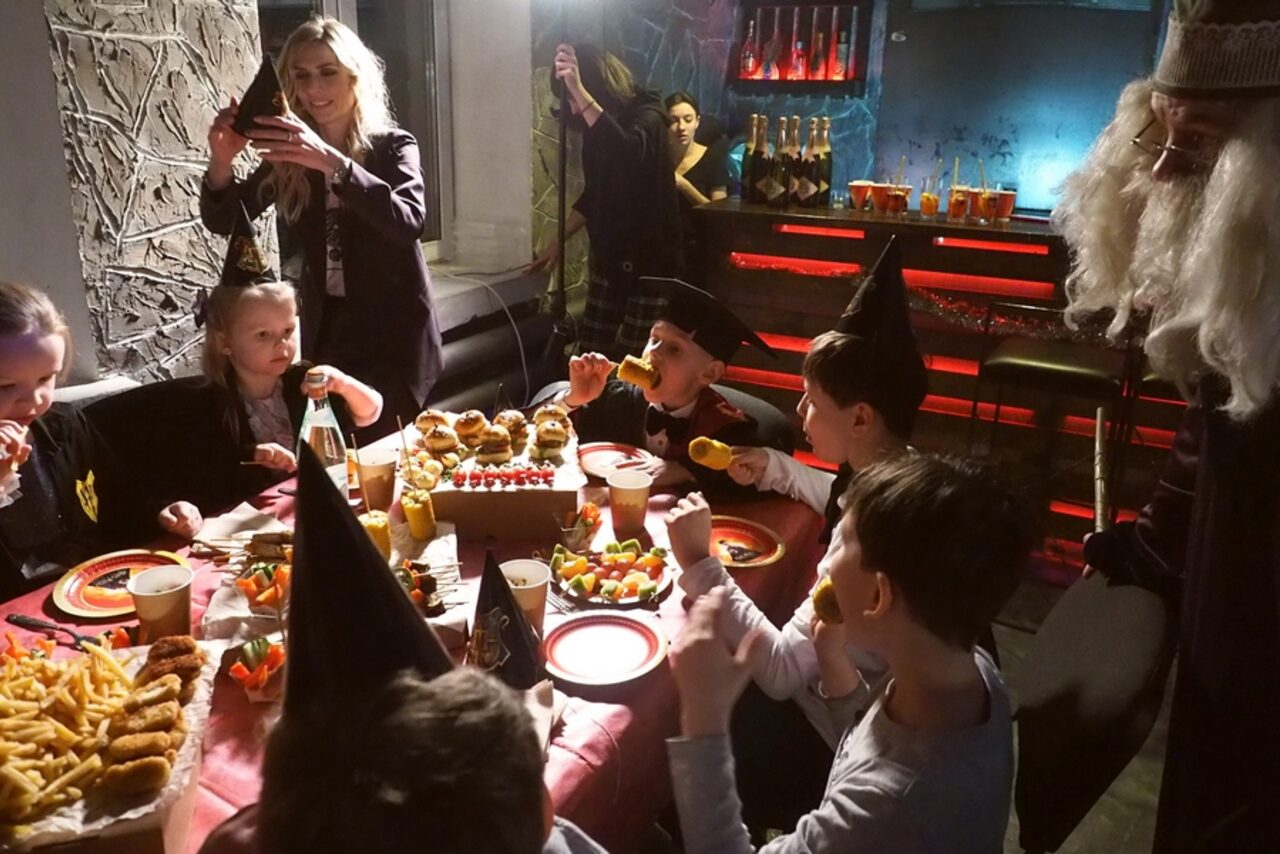 Арендовать Graf-Studio. Двухуровневый лофт с барной стойкой