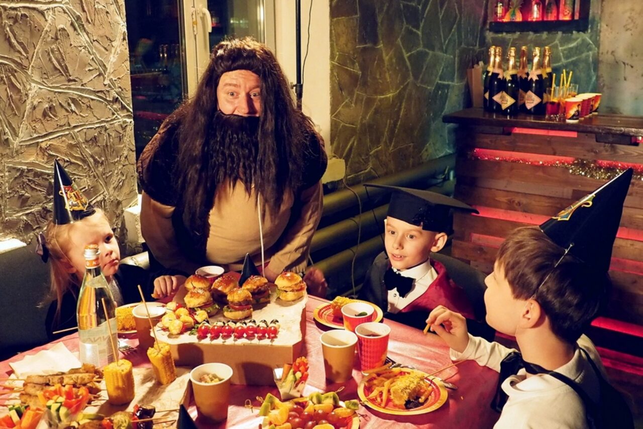 Арендовать Graf-Studio. Двухуровневый лофт с барной стойкой