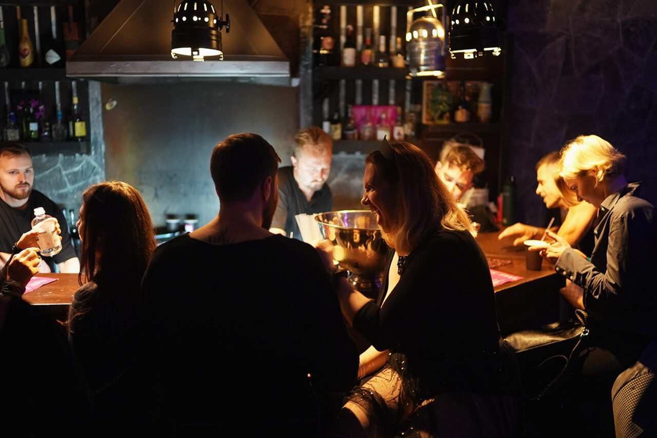 Арендовать Graf-Studio. Двухуровневый лофт с барной стойкой