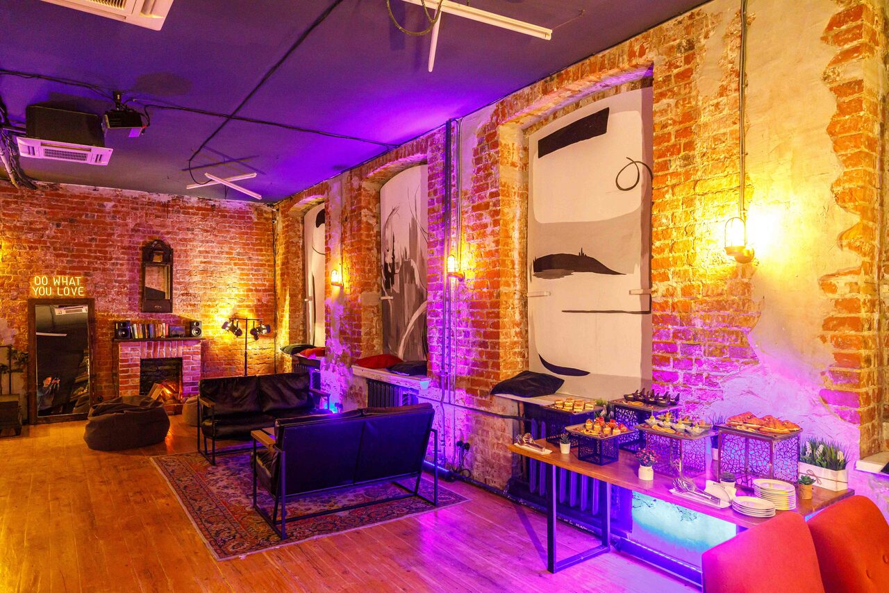 Арендовать Loft in an old 19th century mansion
