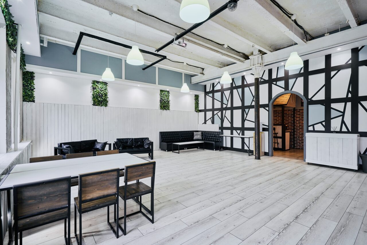 Арендовать Компас. Белый лофт