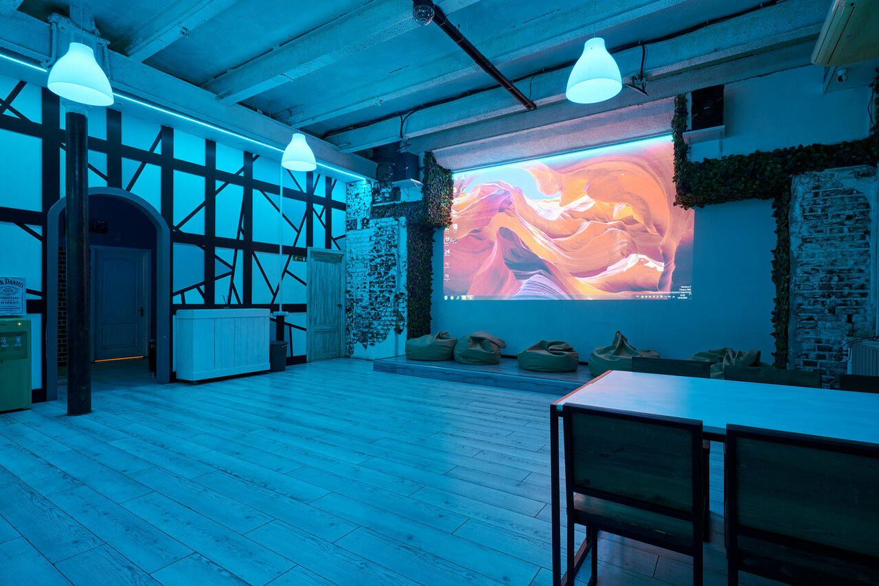 Арендовать Компас. Белый лофт