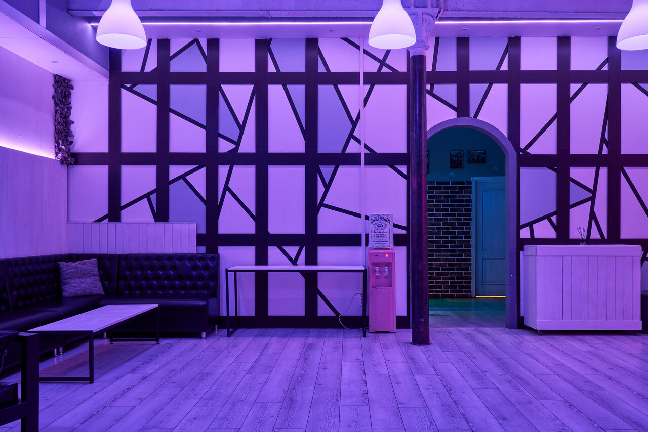 Арендовать Компас. Белый лофт