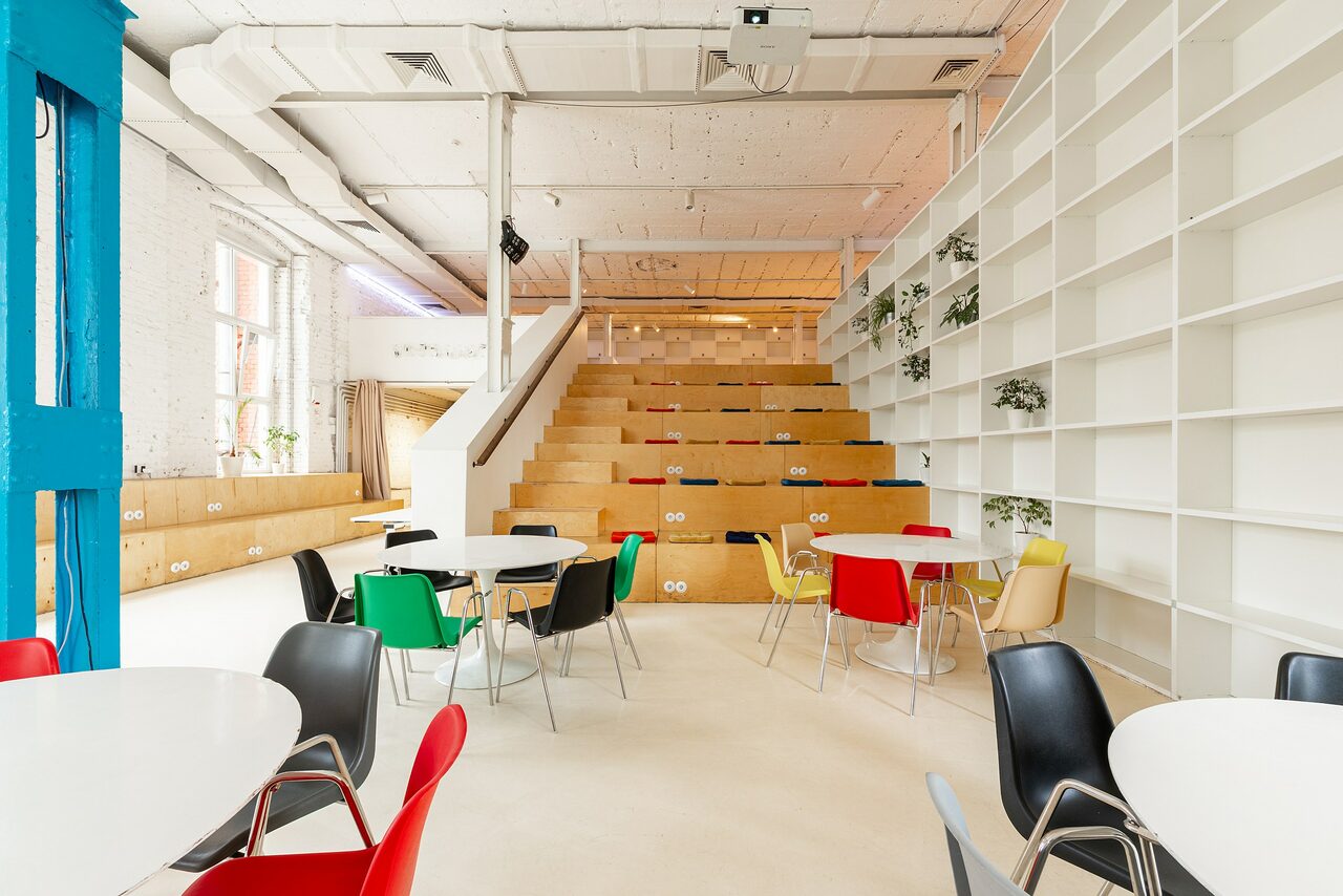 Арендовать Лофт IDEALISTA. Просторный двухуровневый лофт