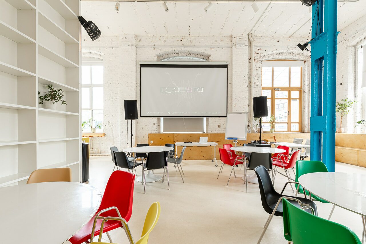 Арендовать Лофт IDEALISTA. Просторный двухуровневый лофт