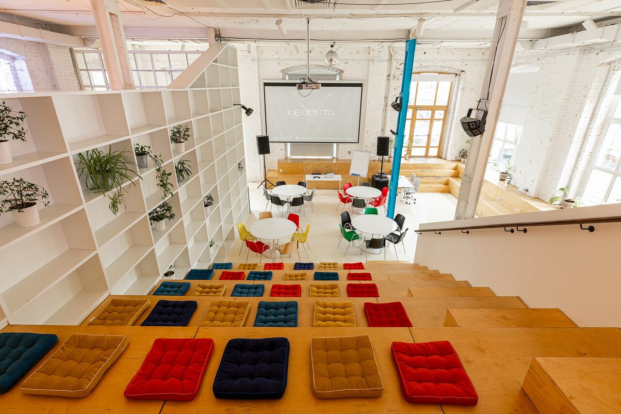 Арендовать Лофт IDEALISTA. Просторный двухуровневый лофт