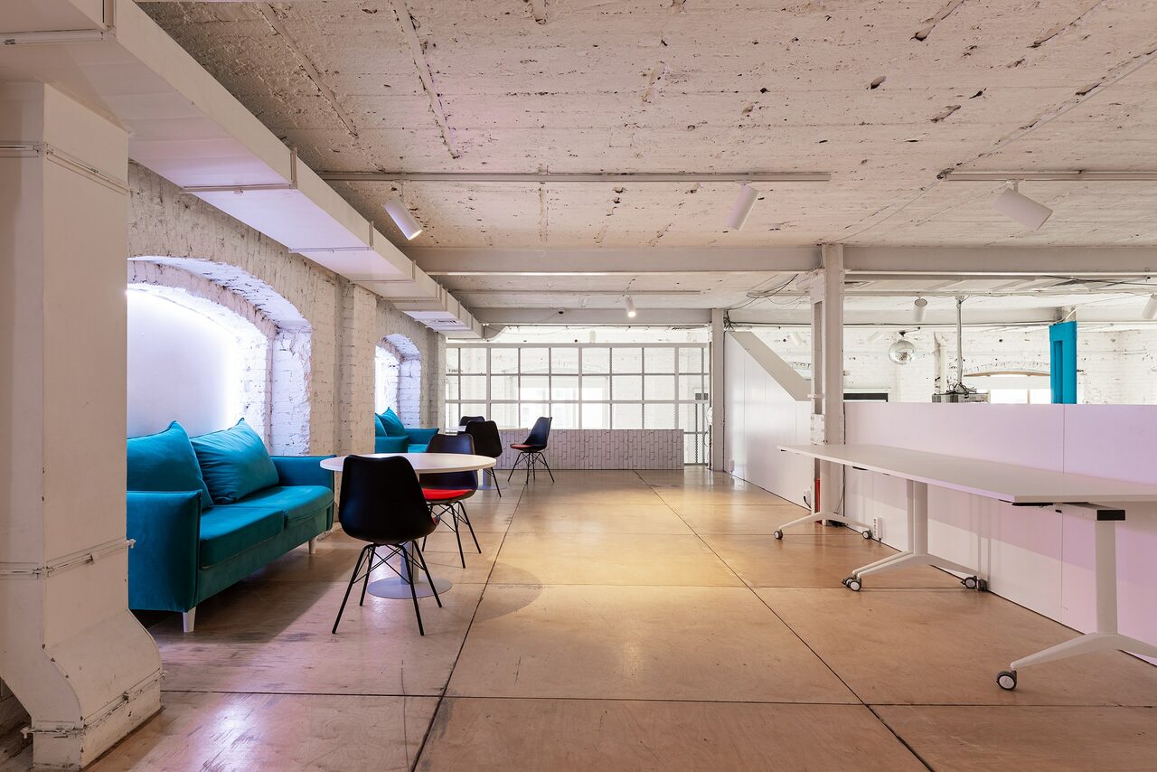 Арендовать Лофт IDEALISTA. Просторный двухуровневый лофт