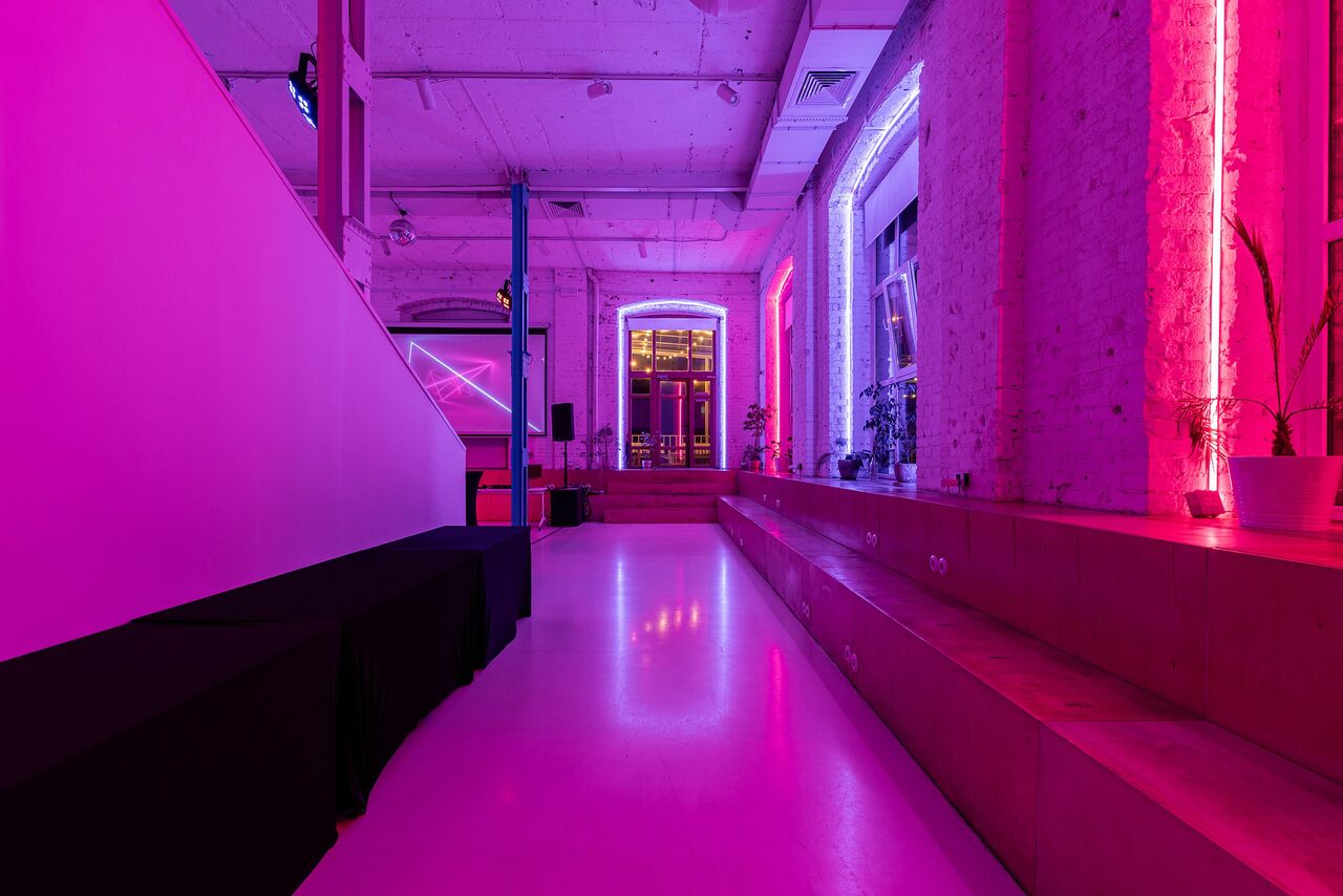 Арендовать Лофт IDEALISTA. Просторный двухуровневый лофт