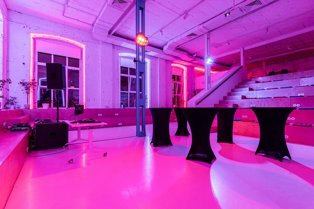 Арендовать Лофт IDEALISTA. Просторный двухуровневый лофт