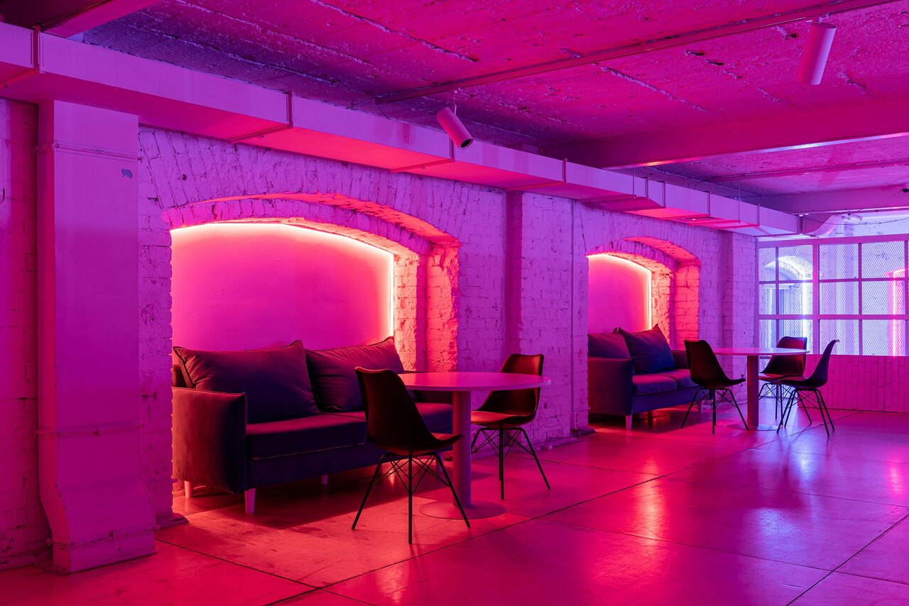 Арендовать Лофт IDEALISTA. Просторный двухуровневый лофт