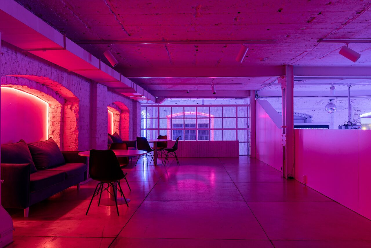 Арендовать Лофт IDEALISTA. Просторный двухуровневый лофт