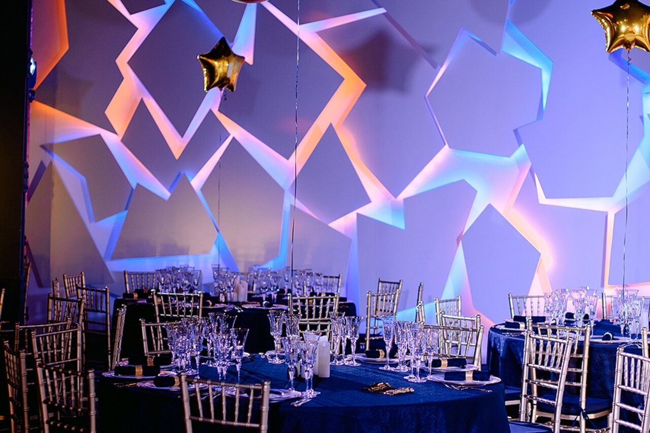 Арендовать Sala banchetti con decorazioni di design 