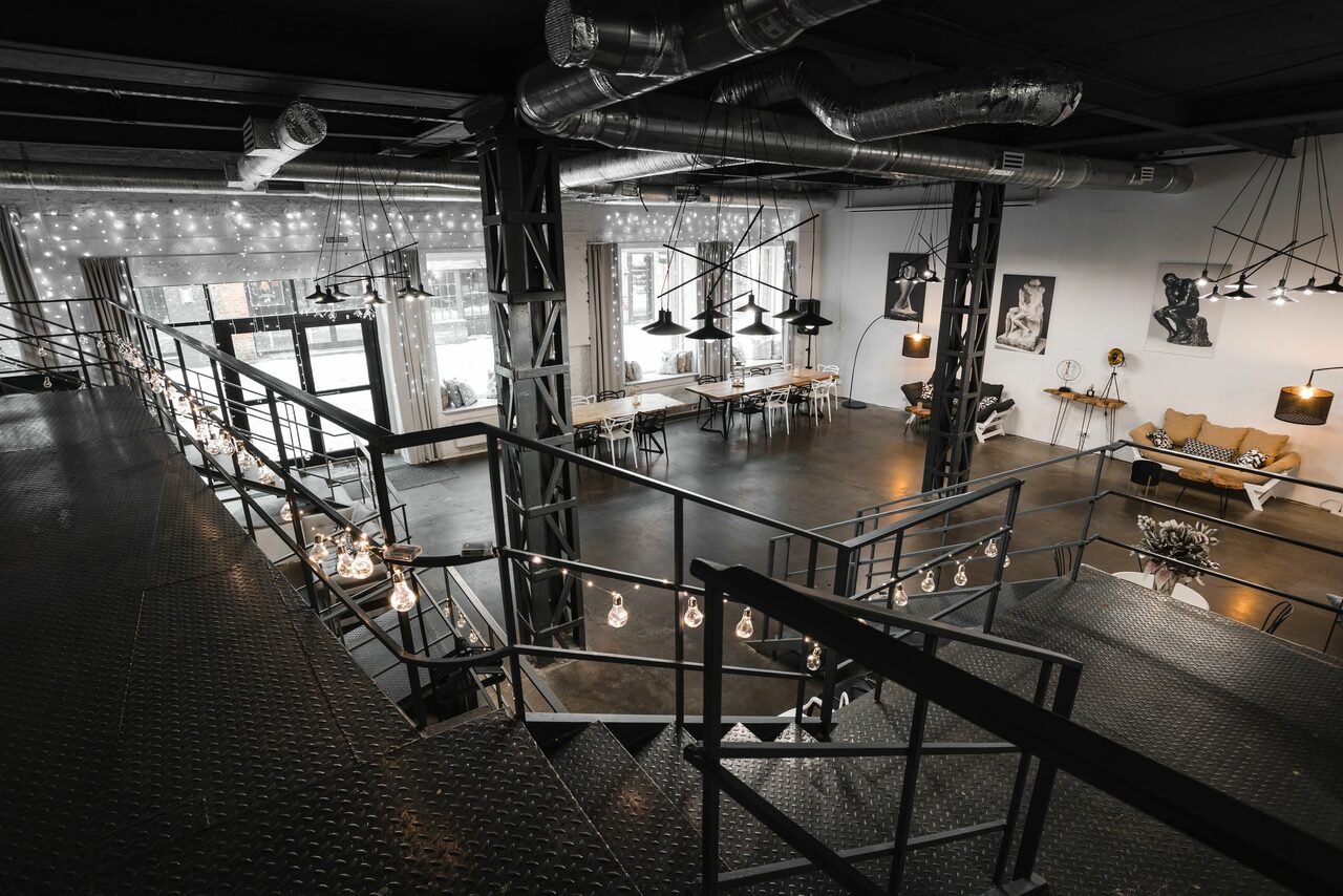 Арендовать Трехуровневый лофт на Бауманской с верандой