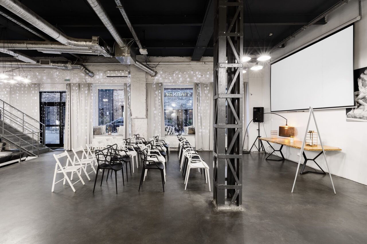 Арендовать Трехуровневый лофт на Бауманской с верандой