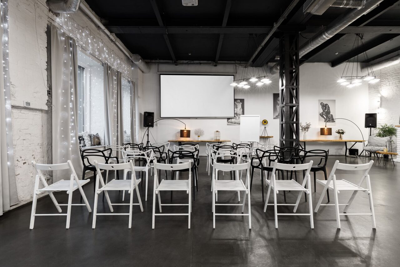 Арендовать Трехуровневый лофт на Бауманской с верандой