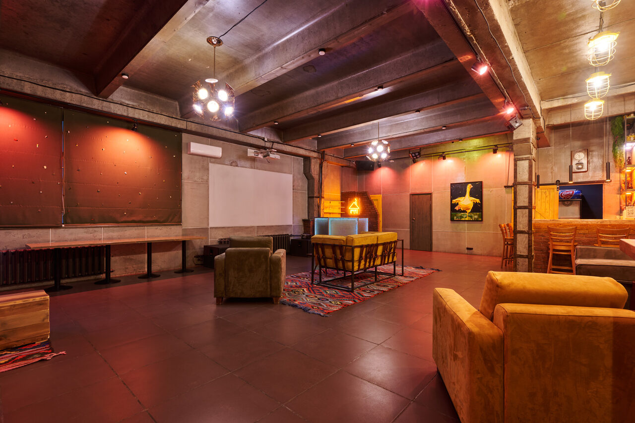 Арендовать Stylized loft with a separate entrance