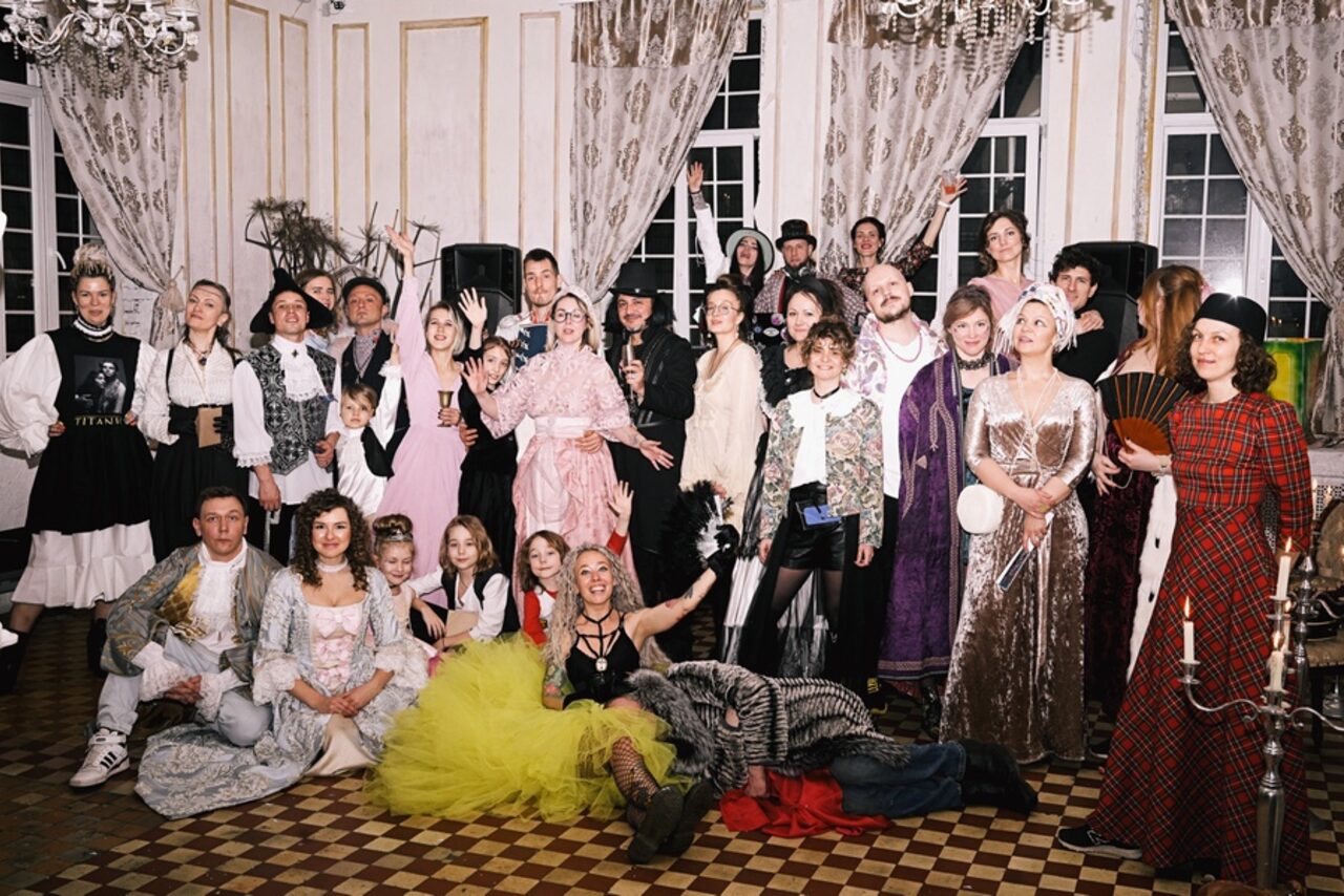 Арендовать Graf-Studio. Светлый стилизованный лофт