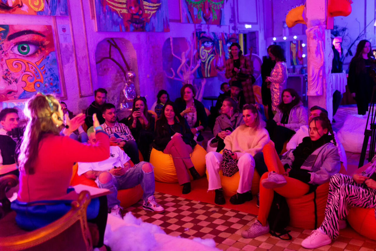 Арендовать Graf-Studio. Светлый стилизованный лофт