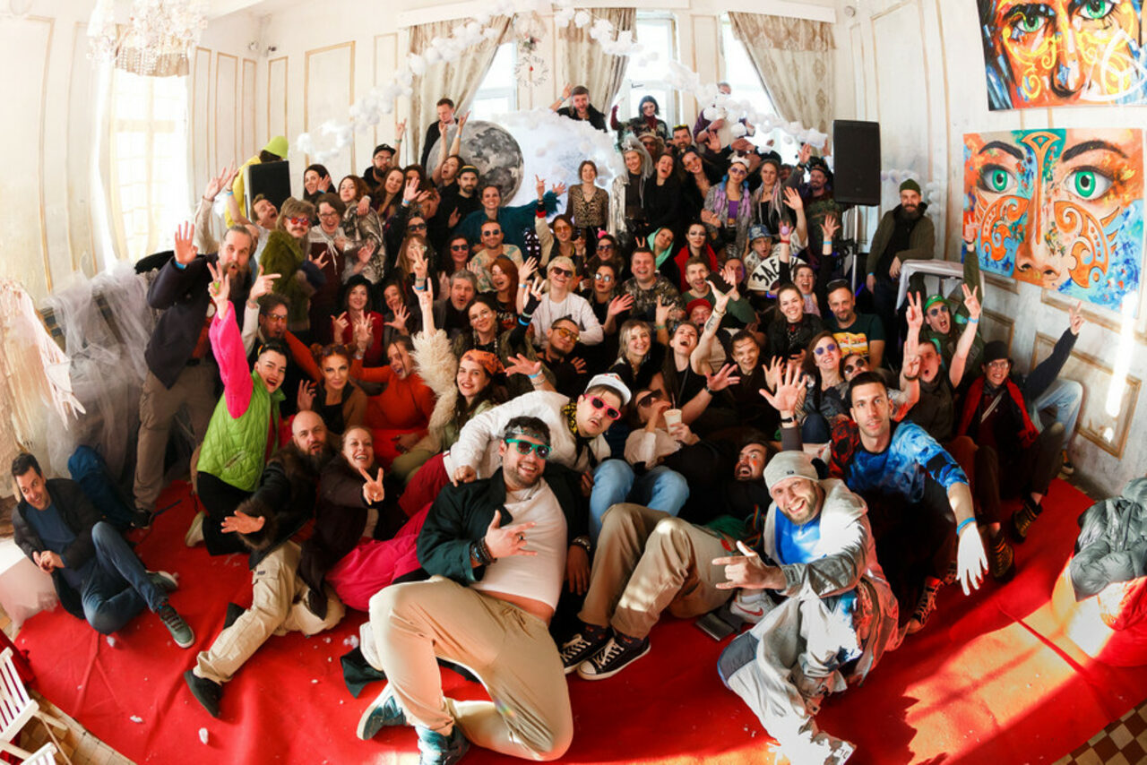 Арендовать Graf-Studio. Светлый стилизованный лофт