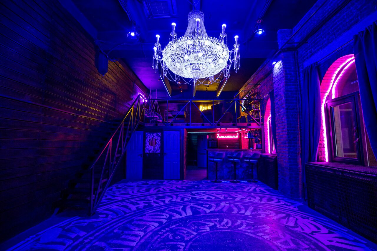 Арендовать Двухуровневый лофт в арт-пространстве