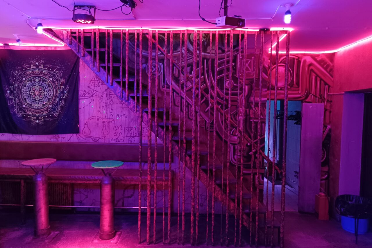 Арендовать Двухъярусный лофт с ярким дизайном