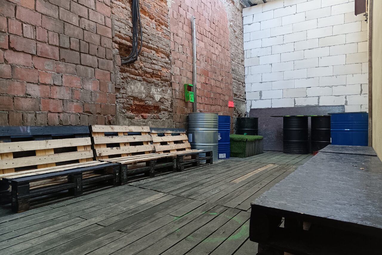 Арендовать Двухъярусный лофт с ярким дизайном