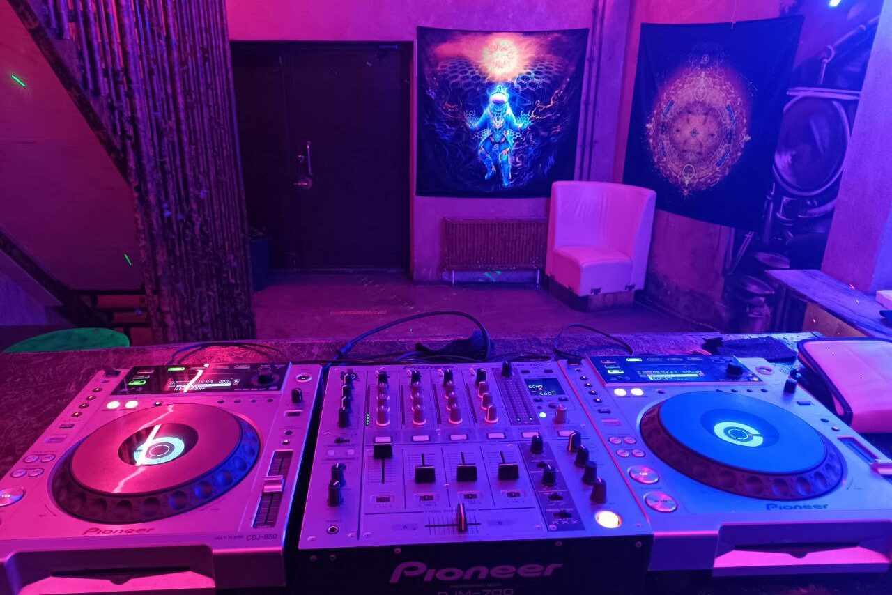 Арендовать Двухъярусный лофт с ярким дизайном