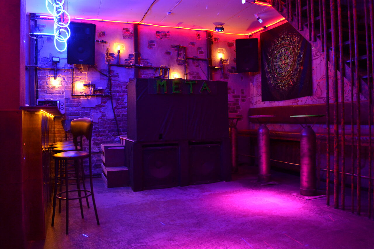 Арендовать Двухъярусный лофт с ярким дизайном