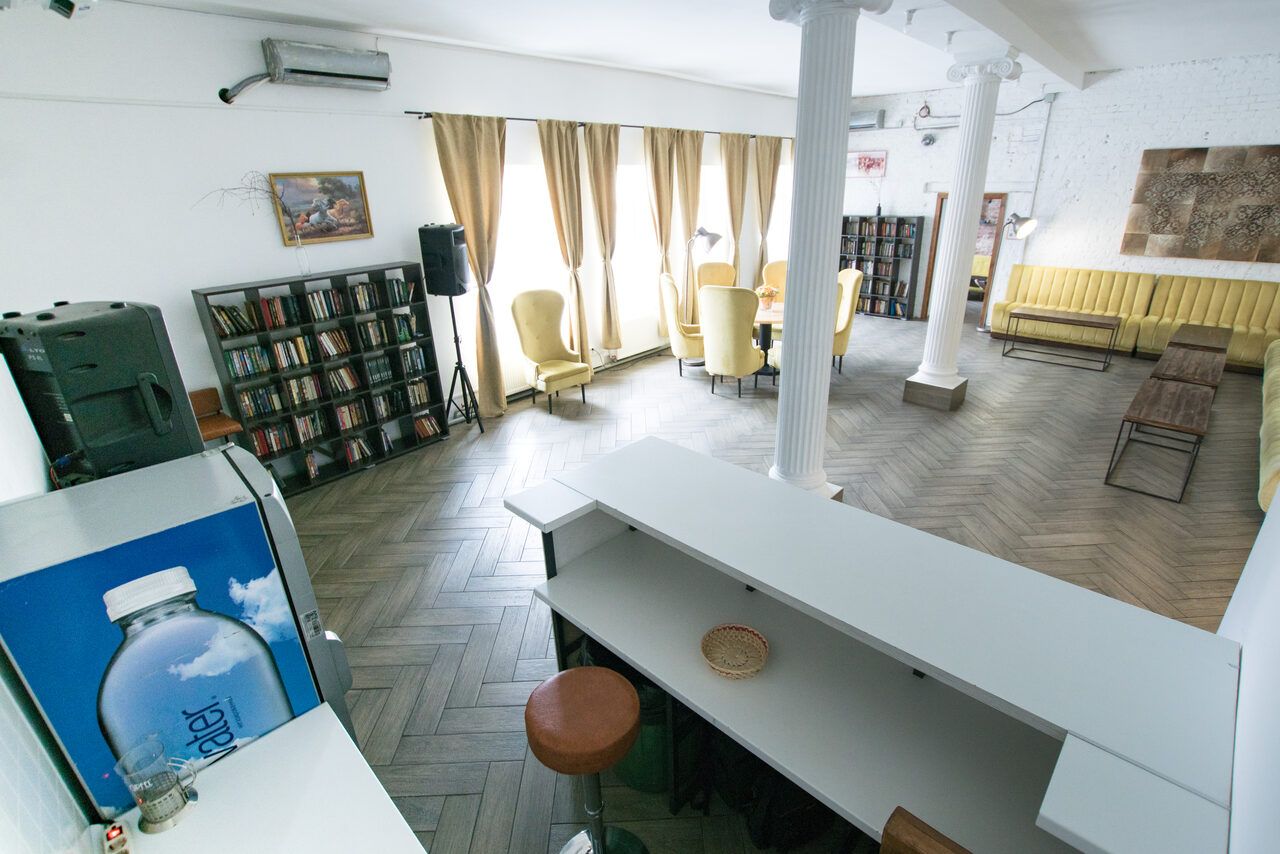 Арендовать Loft80sq.m. for lectures, meetings, master classes, photo sessions