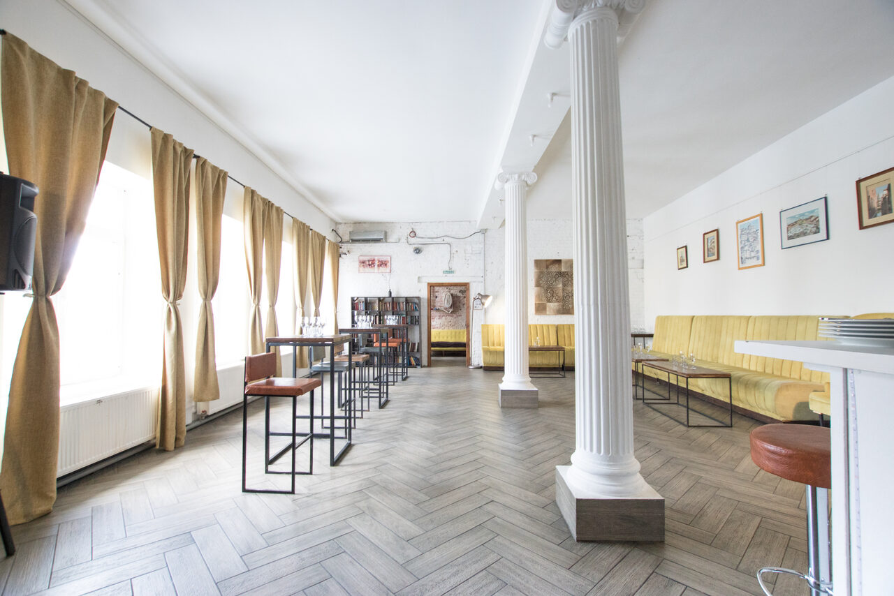Арендовать Loft80sq.m. for lectures, meetings, master classes, photo sessions
