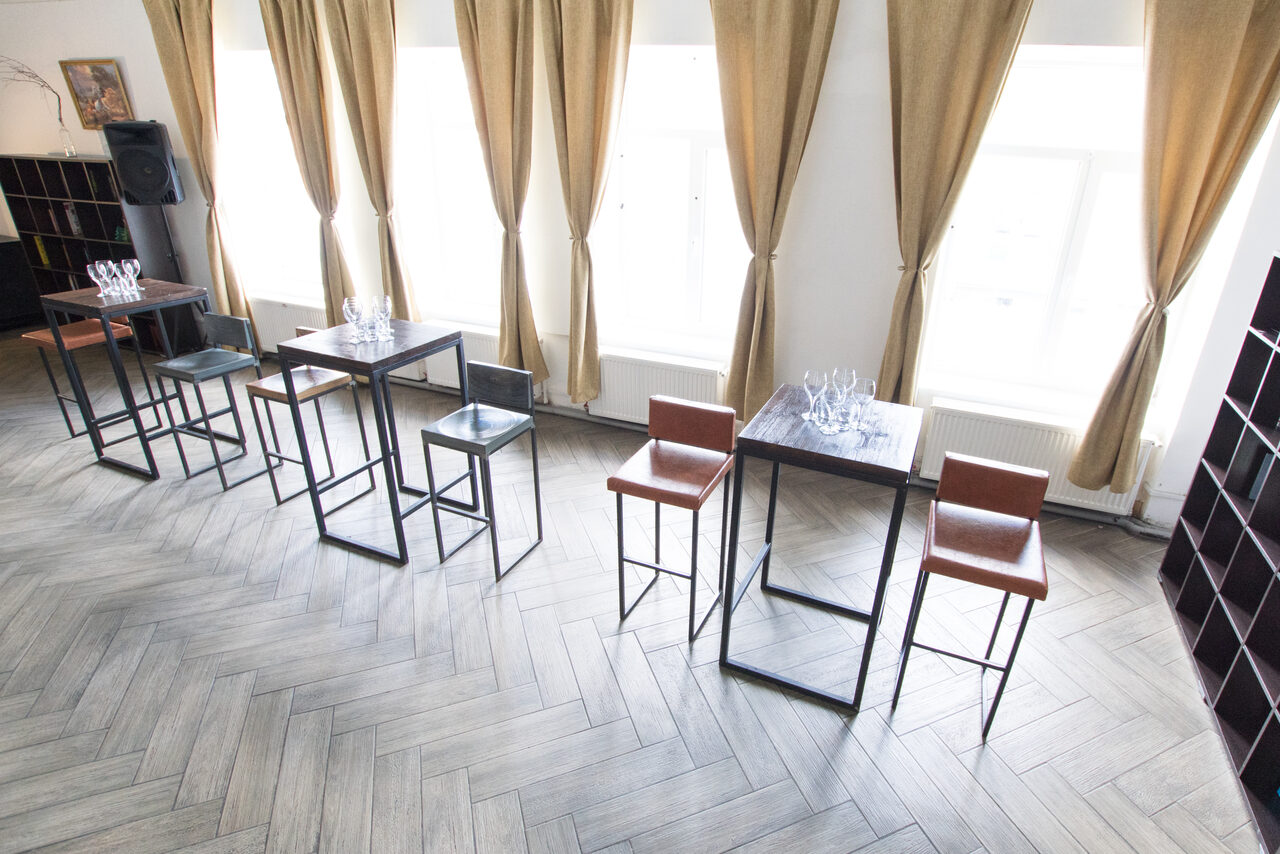 Арендовать Loft80sq.m. for lectures, meetings, master classes, photo sessions
